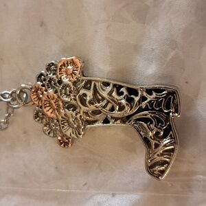 👻Justin Boot Barn Floral Boot Pendant Necklace